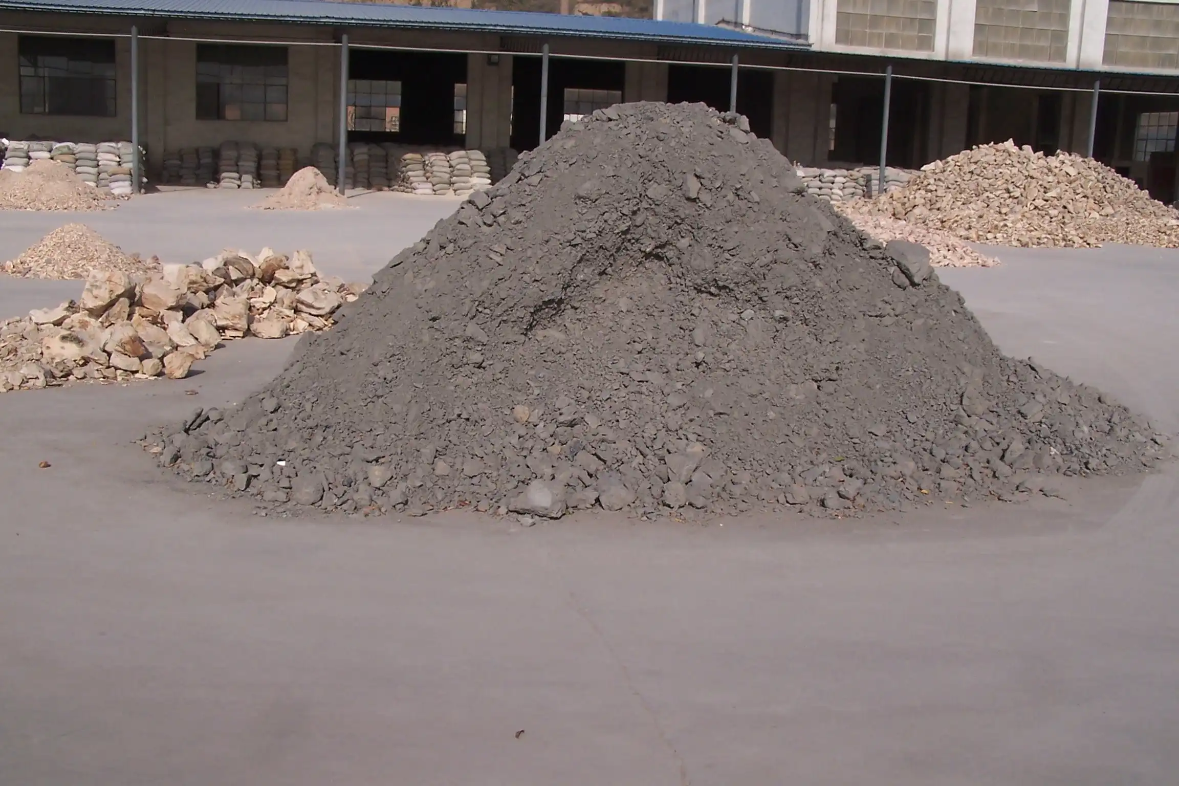 Top Uses of Gunning Mass in Steel and Cement Industries